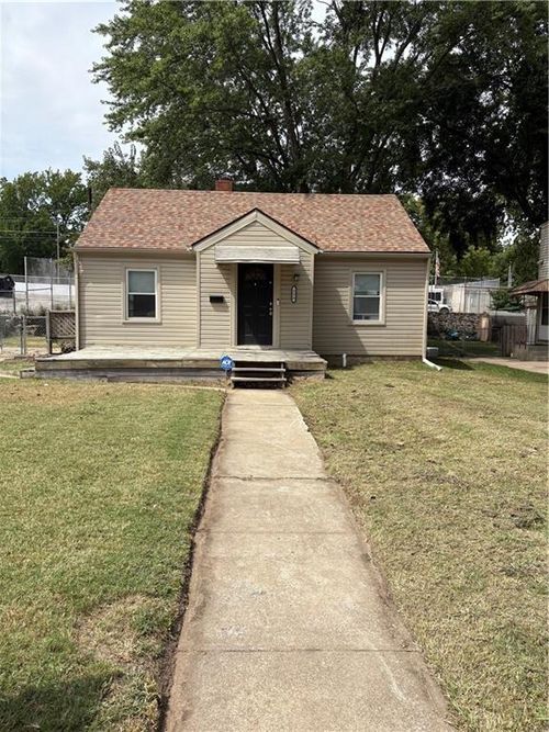 230 S Huttig Ave, Independence, MO, 64053-1438 | Card Image
