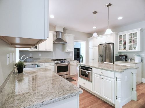 10-10 Larch Rd, Wellesley, MA, 02482-4515 | Card Image