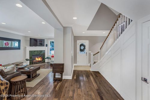 633 W Main St, Aspen, CO, 81611-1619 | Card Image