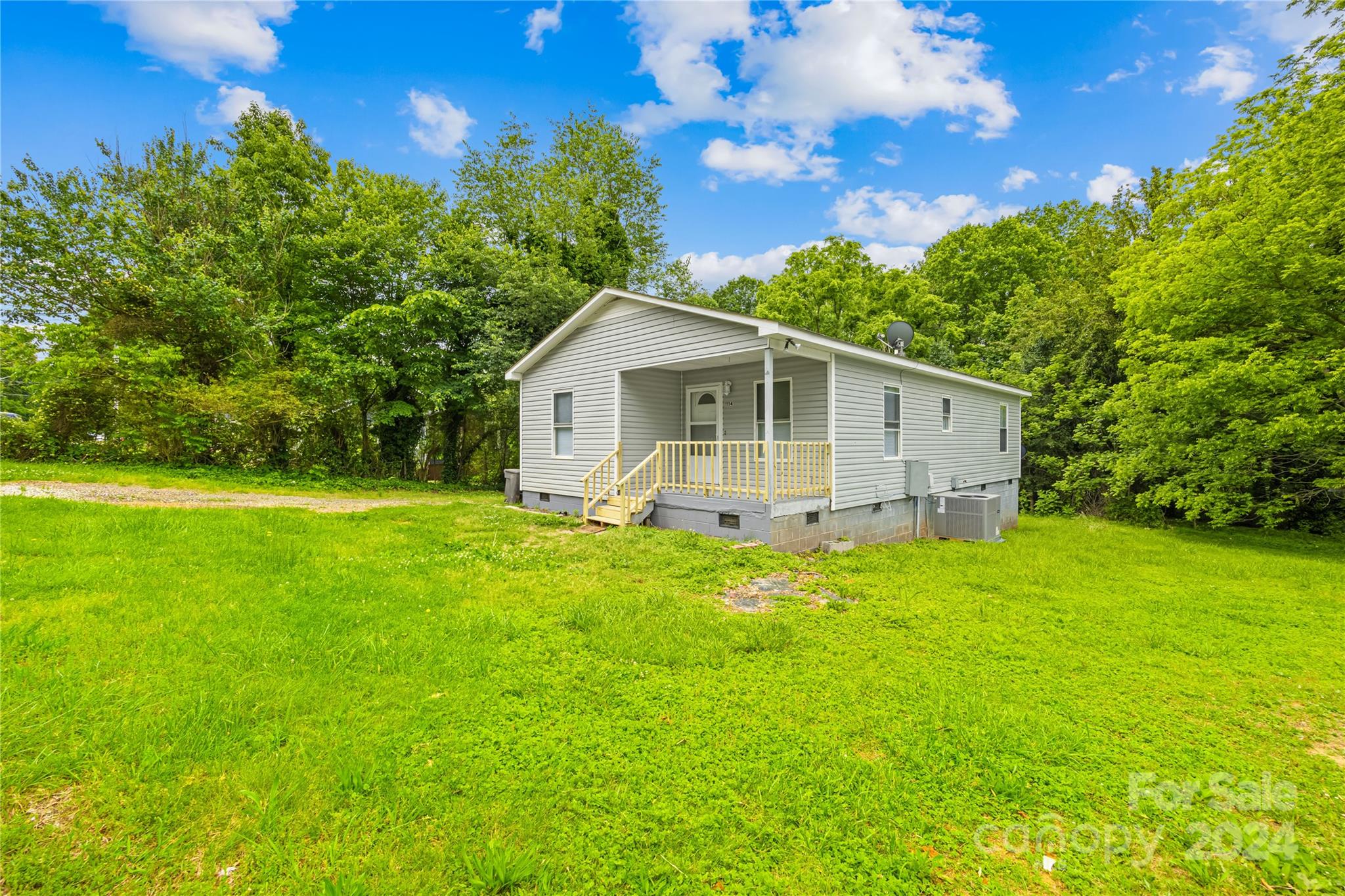 8th St, Statesville, NC 28677