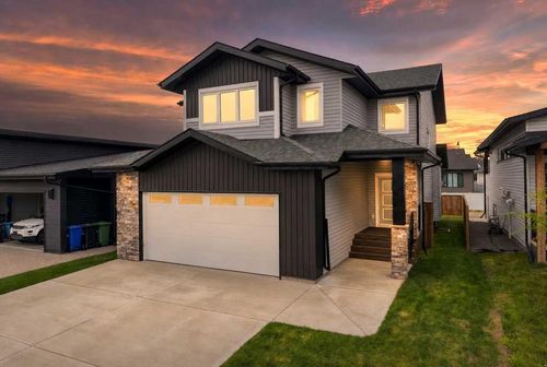38 Lindman Ave, Red Deer, AB, T4R0S5 | Card Image