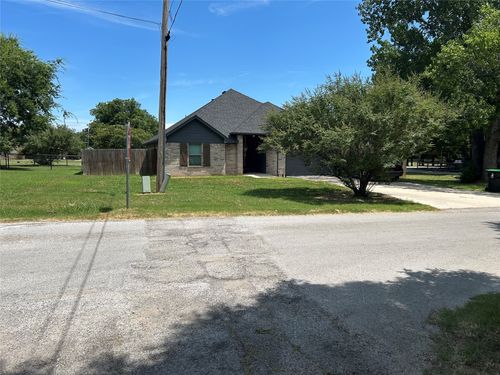 501 W Hobbs St, Boyd, TX, 76023-3125 | Card Image