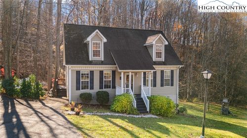 133 Mabel Springs Ln, Zionville, NC, 28698-9312 | Card Image