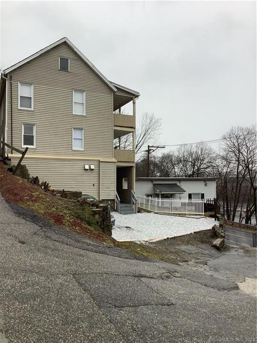 1st-fl-105 Camptown Ave, Derby, CT, 06418-1652 | Card Image