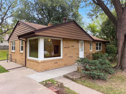 2804 Churchill St, Roseville, MN, 55113-2004 | Card Image