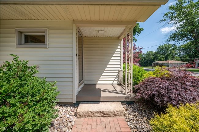 573 Grandview Ave, House other with 3 bedrooms, 2 bathrooms and null parking in East Palestine OH | Image 4
