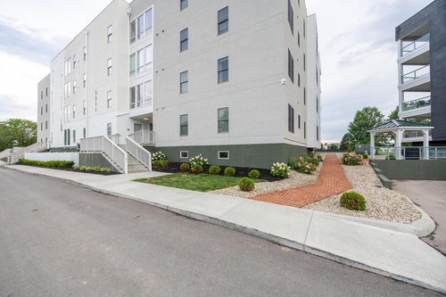 7105-5211 Highpointe Lakes Dr, Westerville, OH, 43081-4846 | Card Image