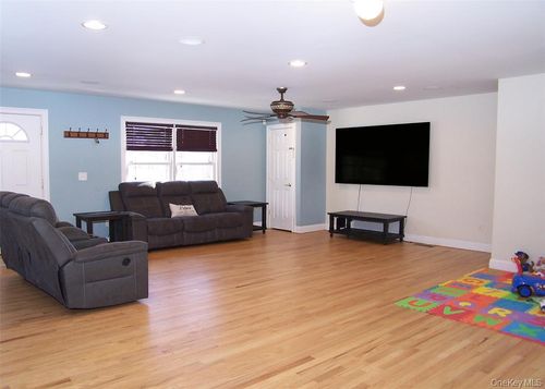 100 Lake Promenade, Ronkonkoma, NY, 11779-5344 | Card Image