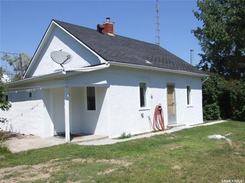 150 2nd St E, Fox Valley, SK, S0N0B3 | Card Image