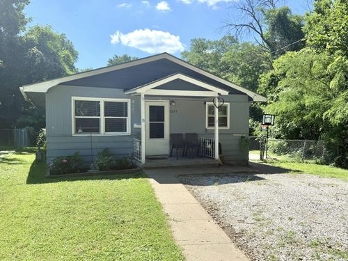 1025 Taylor Dr, Boonville, MO, 65233-1229 | Card Image