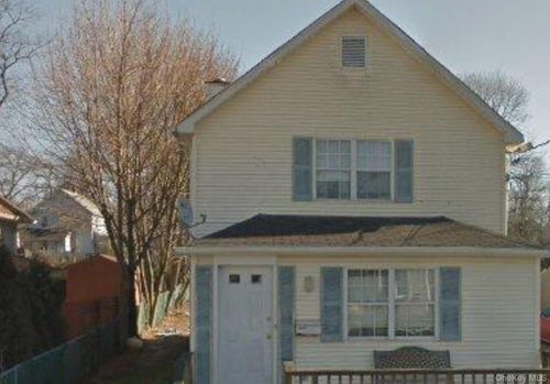 39 Virginia Ave, Huntington, NY, 11743-3668 | Card Image