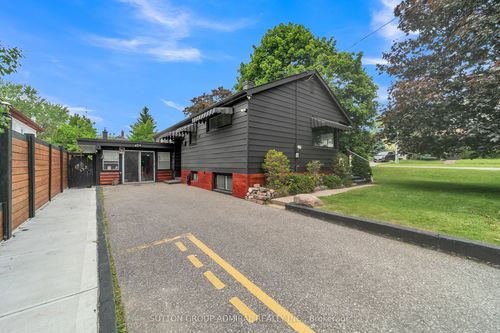 212 St Peter St, Whitby, ON, L1N1J3 | Card Image