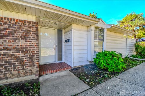 5637 Troy Villa Blvd, Huber Heights, OH, 45424-2645 | Card Image