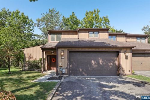 53 Pond Cir, Wayne, NJ, 07470-3560 | Card Image