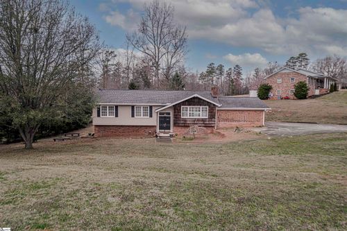 1618 E Saluda Lake Rd, Greenville, SC, 29611-2452 | Card Image