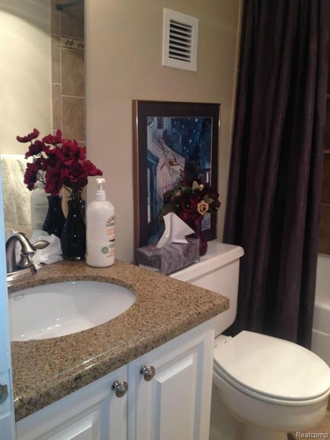 1401 555 S Old Woodward, Sold in Birmingham Zoocasa