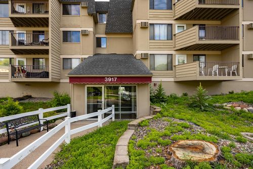 102-3917 Heritage Hills Dr, Bloomington, MN, 55437-2633 | Card Image