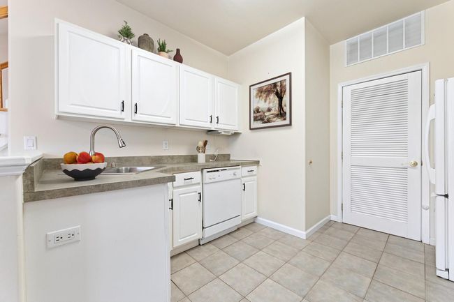 Loads of counter space and cabinets | Image 10