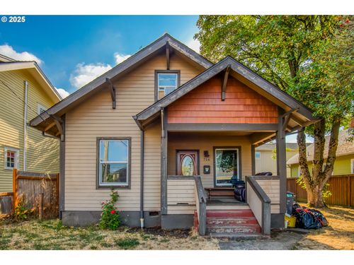 716 Ne 75th Ave, Portland, OR, 97213-6243 | Card Image