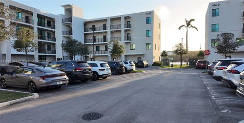 apt-13-4640 Nw 84th Ave, Doral, FL, 33166-5981 | Card Image