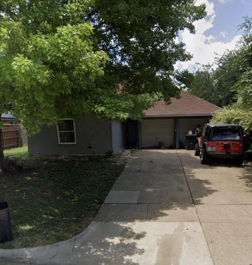 109 Hardin Dr, Arlington, TX, 76018-1607 | Card Image