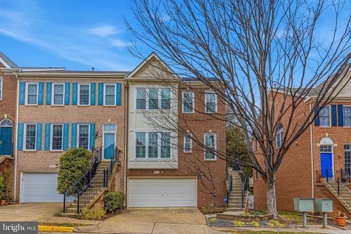 9412 Regency Crest Dr, VIENNA, VA, 22181-6115 | Card Image