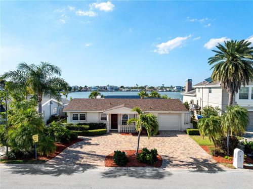 324 173rd Ave E, NORTH REDINGTON BEACH, FL, 33708-1333 | Card Image
