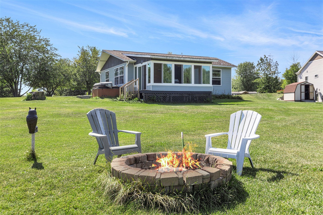 Shore Dr, Stanton, MI 48888