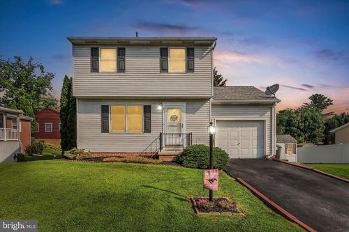 48 Brewster St, HANOVER, PA, 17331-2808 | Card Image