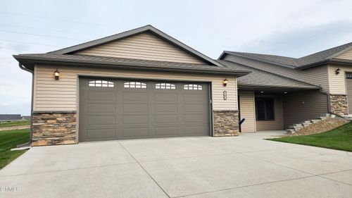 1101 N 33rd St, Bismarck, ND, 58501-7786 | Card Image