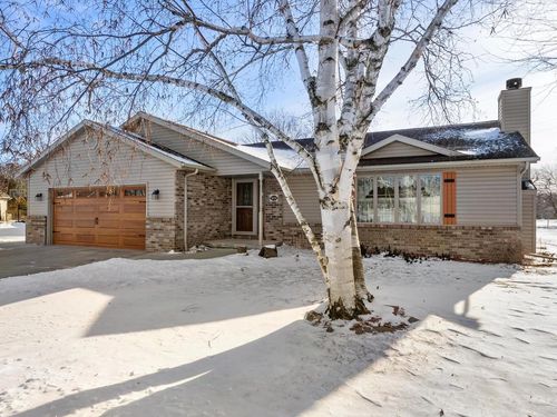 501 River Bluff Drive, Manitowoc, WI, 54220 | Card Image