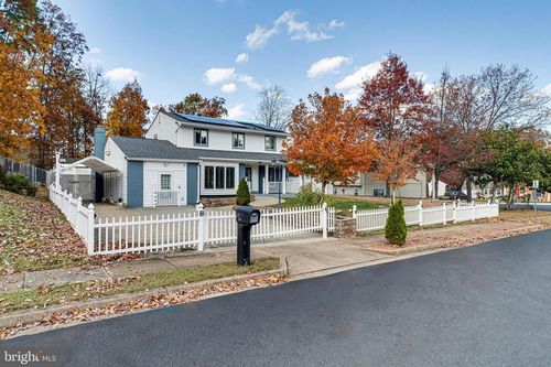 9212 Timberwood Ct, MANASSAS, VA, 20110-4871 | Card Image