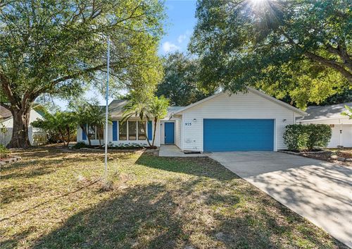 975 4th Ln, Vero Beach, FL, 32962-1586 | Card Image