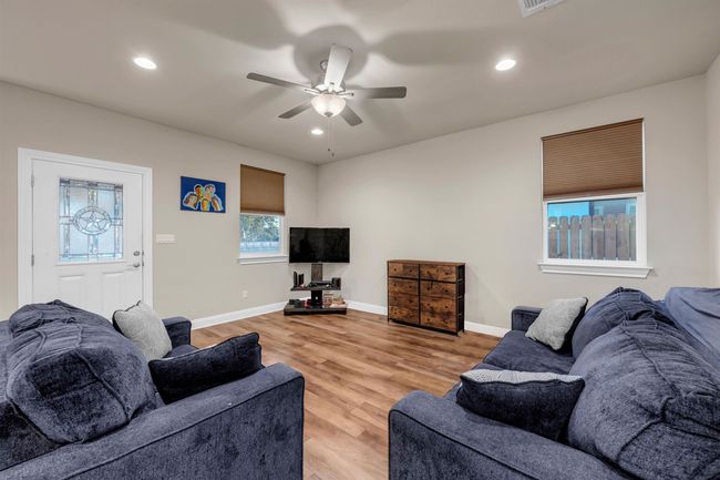 904 Central Blvd, House other with 3 bedrooms, 2 bathrooms and null parking in Bertram TX | Image 5