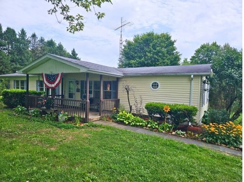 673 Pulaski Mercer Rd, Mercer, PA, 16137-3171 | Card Image