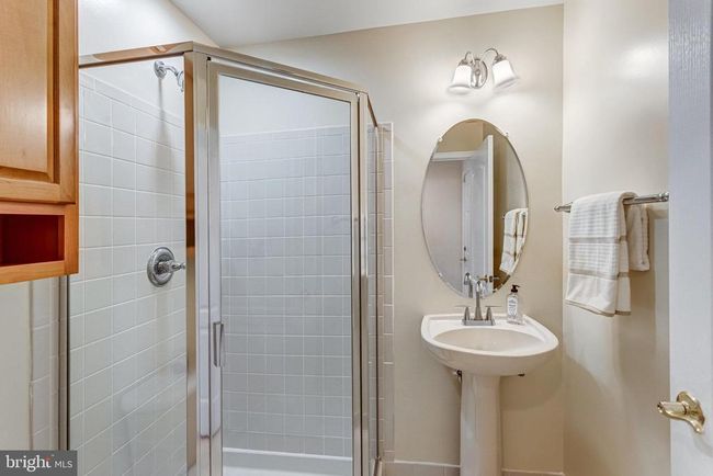 25804 Commons Sq, Townhouse with 3 bedrooms, 4 bathrooms and null parking in CHANTILLY VA | Image 34