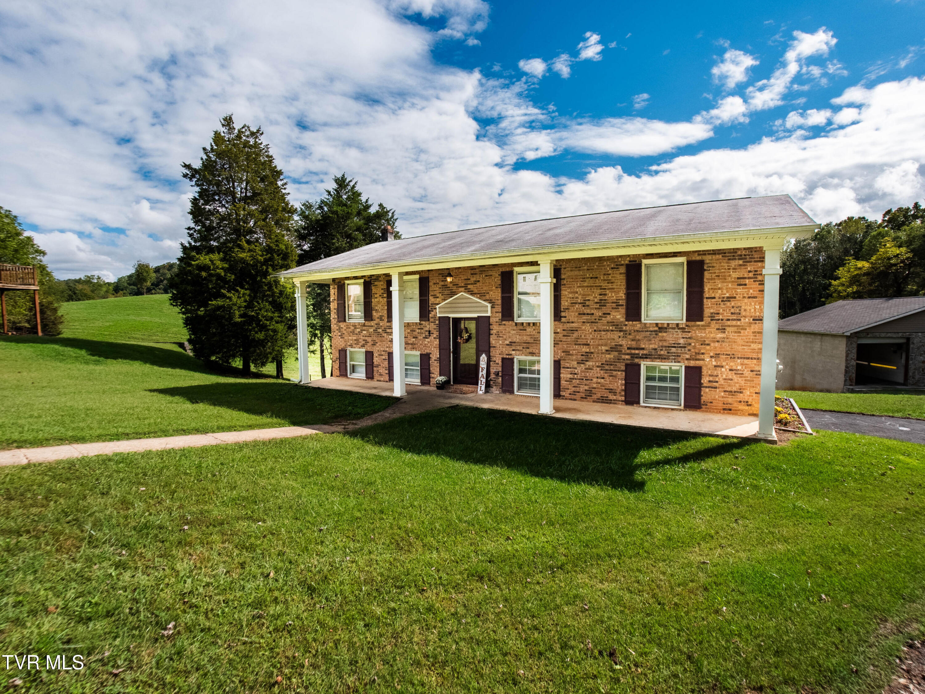 Pinecrest Rd, Church Hill, TN 37642