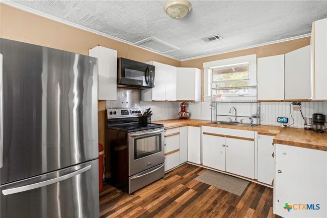 921 S Laurel Ave, House other with 3 bedrooms, 1 bathrooms and null parking in Luling TX | Image 8