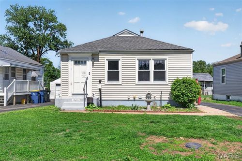 10655 Saint Stephen Ln, Saint Ann, MO, 63074-1612 | Card Image