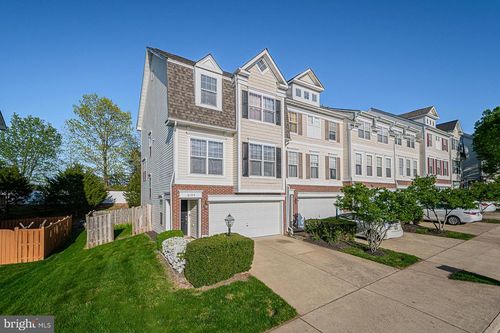 8199 Glade Bank Dr, MANASSAS, VA, 20111-5239 | Card Image