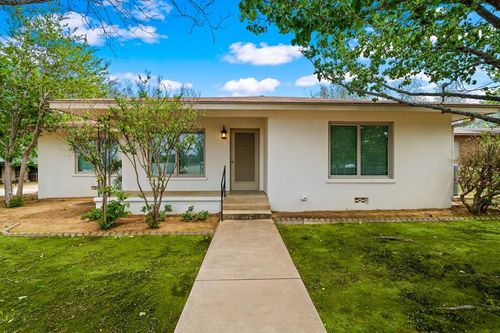 803 Poplar St, Fredericksburg, TX, 78624-4453 | Card Image