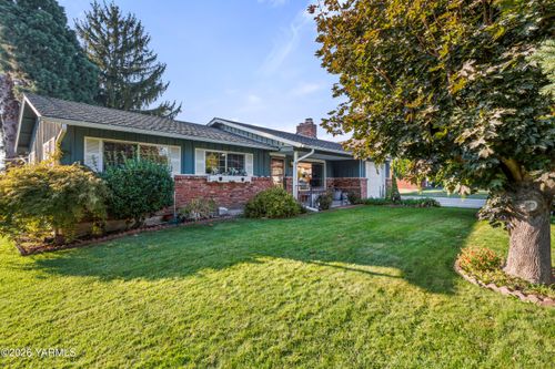 910 S 37th Ave, Yakima, WA, 98902-3902 | Card Image