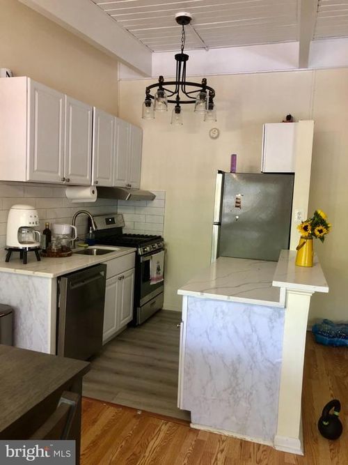 4305 Americana Dr, ANNANDALE, VA, 22003-5385 | Card Image