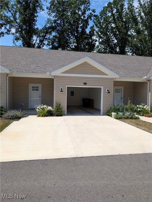 642 Treadway Blvd, Sheffield Lake, OH, 44054-1427 | Card Image