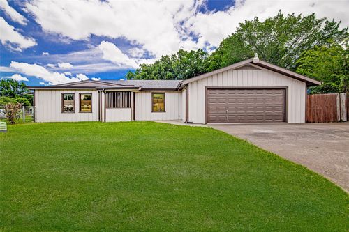5700 Lenore St, Fort Worth, TX, 76134-1216 | Card Image
