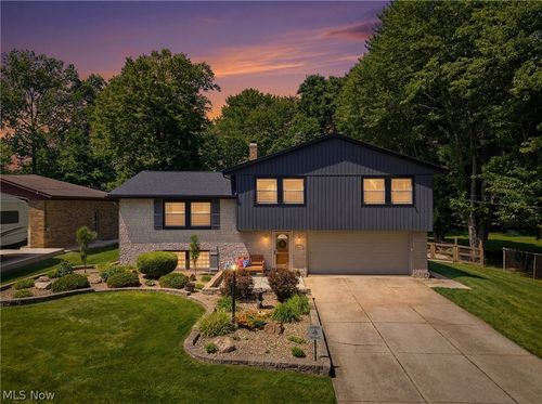 4043 Dennis Ln, Brunswick, OH, 44212-2901 | Card Image