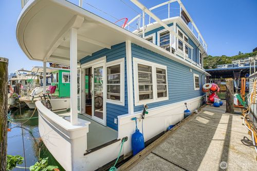 unit-b20-1900 Westlake Ave N, Seattle, WA, 98109-2762 | Card Image