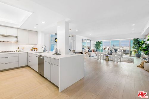 705-13600 Marina Pointe Dr, Marina del Rey, CA, 90292-9297 | Card Image