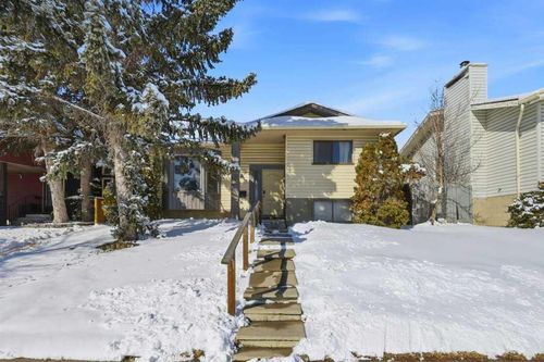228 Castleridge Dr Ne, Calgary, AB, T3J1X3 | Card Image