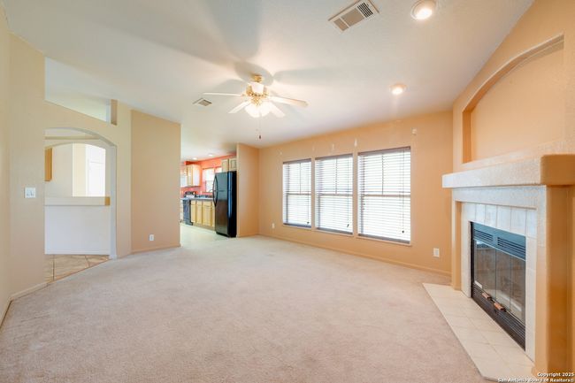 1075 Quail Run, House other with 3 bedrooms, 4 bathrooms and null parking in Lytle TX | Image 7